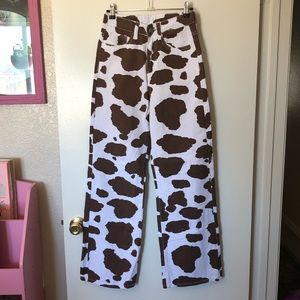 5/$25 🩳 Adorable cow print high rise denim jeans!